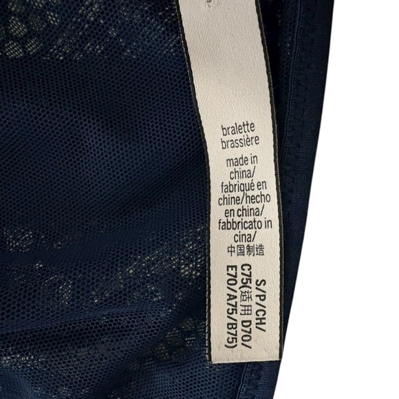 VICTORIA’S SECRET Bralette in Dark blue lace. NWOT - Picture 4 of 6